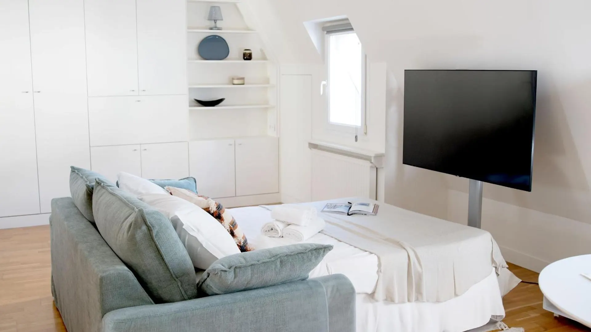 Eiffel & Invalides - 1Br - Cityapartmentstay Paříž